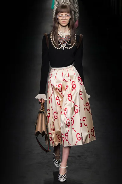 Look 10